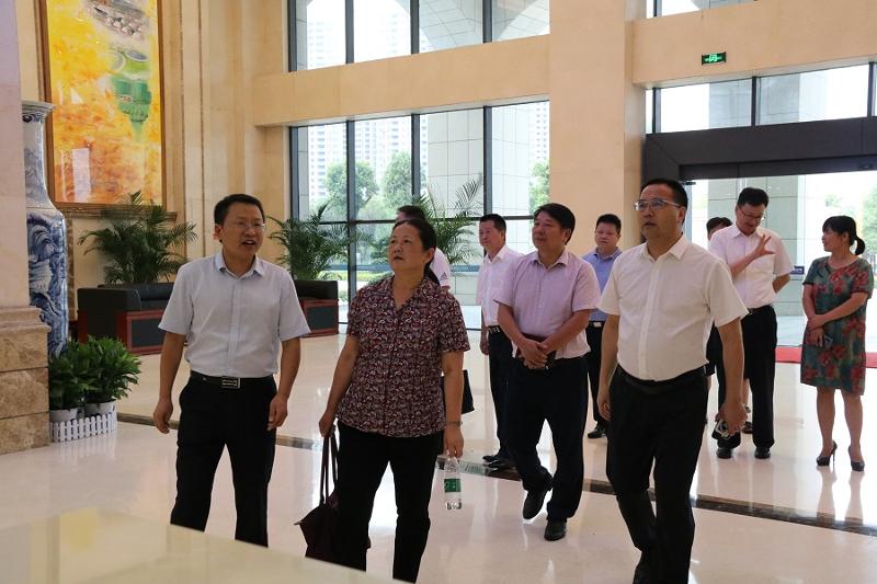 湖南省人大社會委、省總工會來公司調研