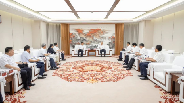 莫鼎革會見克拉瑪依市委副書記、市長陳凱