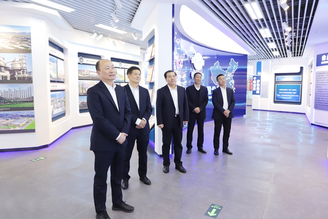 莫鼎革到二化建、賽鼎公司調(diào)研指導(dǎo)工作