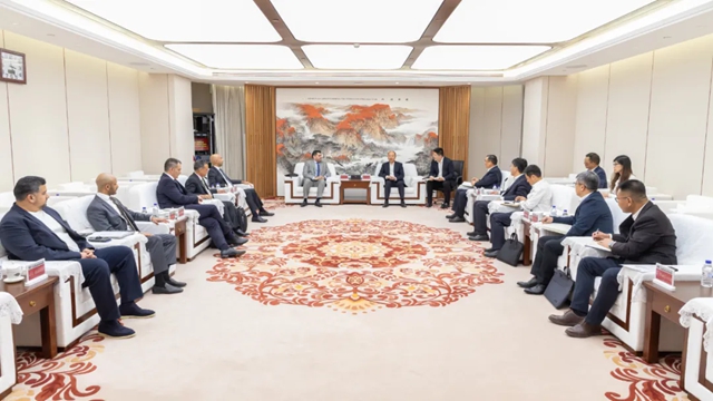 莫鼎革會見阿布扎比國家石油公司TA’ZIZ首席執(zhí)行官馬沙爾?薩烏德?阿爾金迪