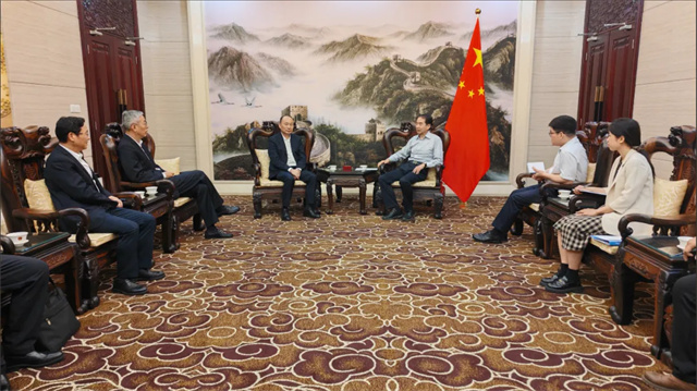 莫鼎革與中國駐越南大使何煒舉行會談并在越開展系列商務(wù)活動