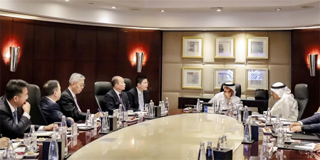 莫鼎革拜會阿聯酋阿布扎比酋長國王室成員謝赫·蘇魯爾親王